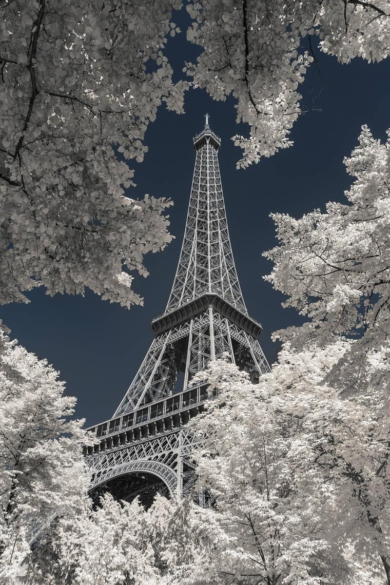 Pictures of Paris in infrared